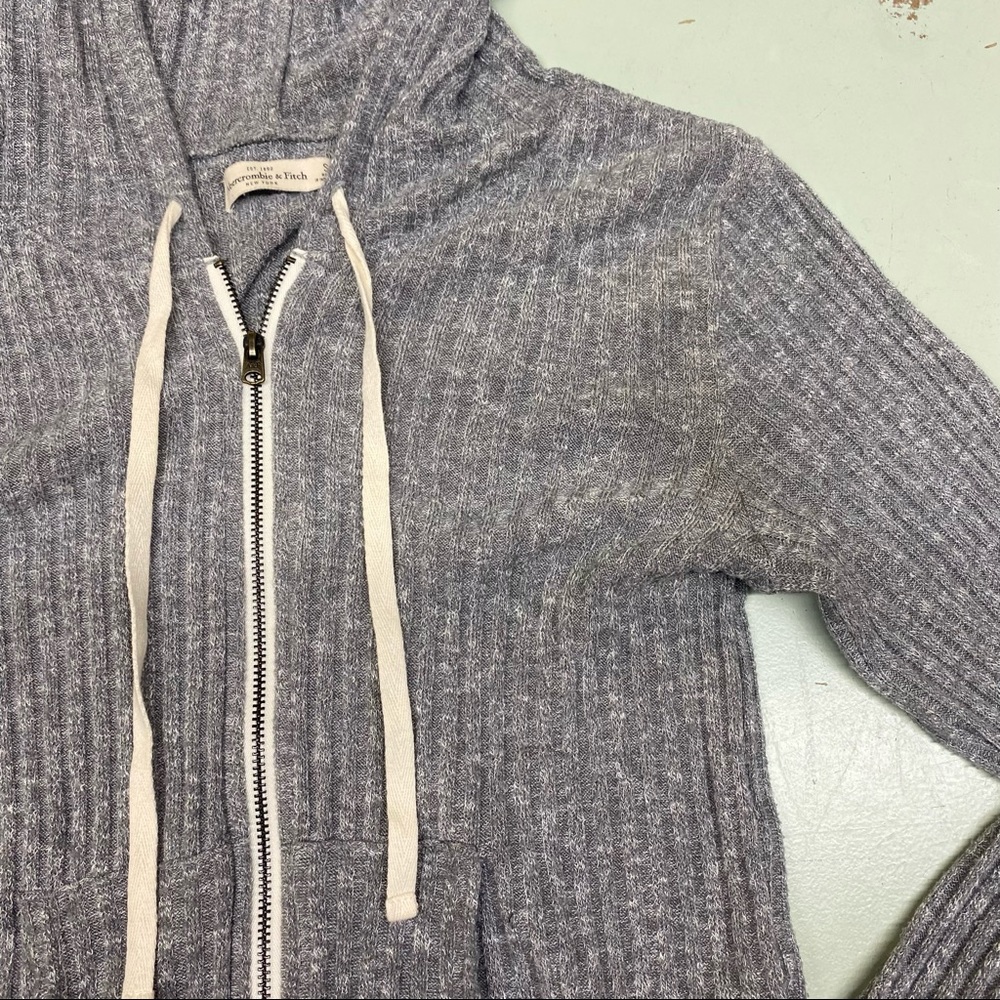 Abercrombie & Fitch Gray Ribbed Zip Up Sweatshirt - Picture 2 of 5